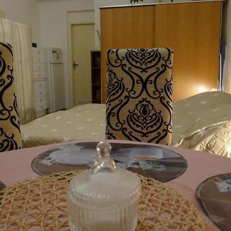 Cozy Modest Room For 2 Or 3 Persons Prága Kültér fotó